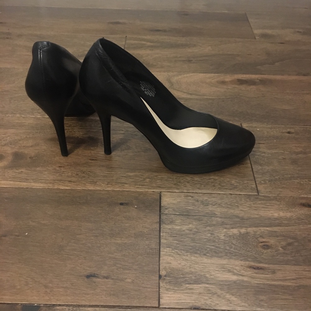 Nine West Black Pumps - Picture 7 of 8